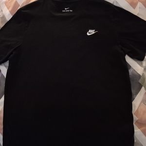 (NWT) Mens Nike Tee. Size L.